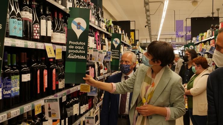 A portavoz nacional do BNG, Ana Pontón, durante a súa visita a un supermercado de Vegalsa-Eroski en Teo (A Coruña). BNG 