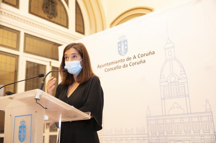 A alcaldesa da Coruña, Inés Rei, en rolda de prensa. ANDY PEREZ 