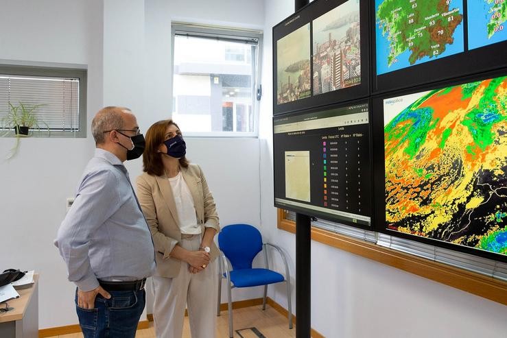 A conselleira de Medio Ambiente, Territorio e Vivenda, Ángeles Vázquez, visita a sede de Meteogalicia. XUNTA