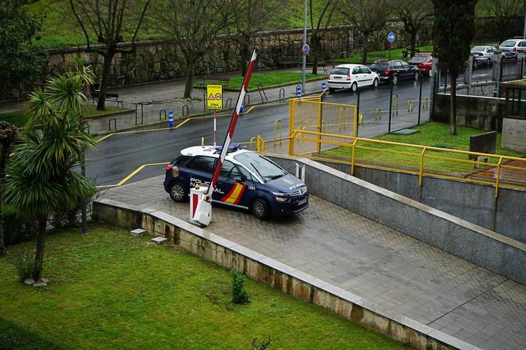 Arquivo - A Policía Nacional deteniene en Ourense a un mozo por reter 45 minutos a unha persoa no seu coche a punta de coitelo para roubarlle diñeiro.. POLICÍA NACIONAL DE OURENSE - Arquivo 