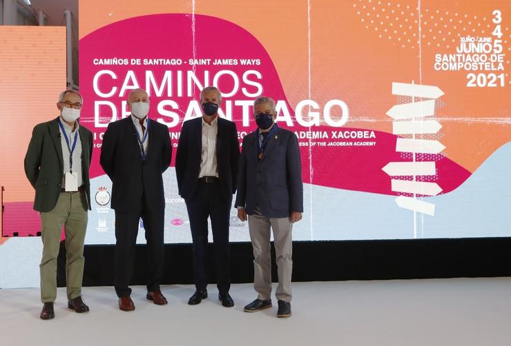 O vicepresidente da Xunta, Alfonso Rueda, co médico e exbaloncestista Juan Antonio Corbalán antes da conferencia deste último no I Congreso Xacobeo. XUNTA 