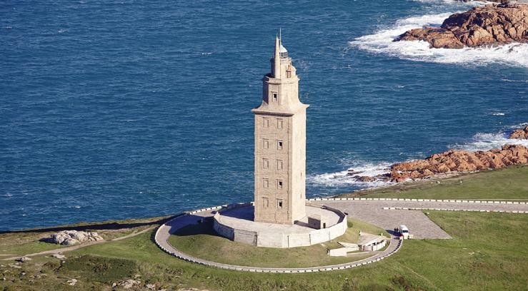 Torre de Hércules, na Coruña / Fotografía de Ana Maria Santorum, en https://www.sciencedirect.com/science/article/pii/S0360132321004091.