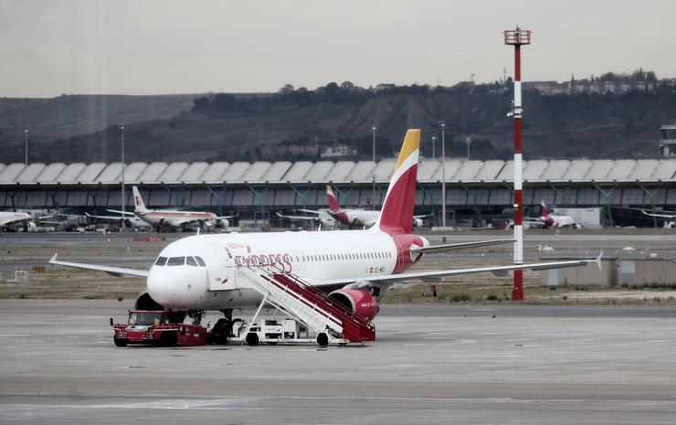 Arquivo - Un avión da compañía Iberia no Aeroporto de Madrid-Barajas Adolfo Suárez, en Madrid a 21 de novembro de 2019.. Eduardo Parra - Europa Press - Arquivo