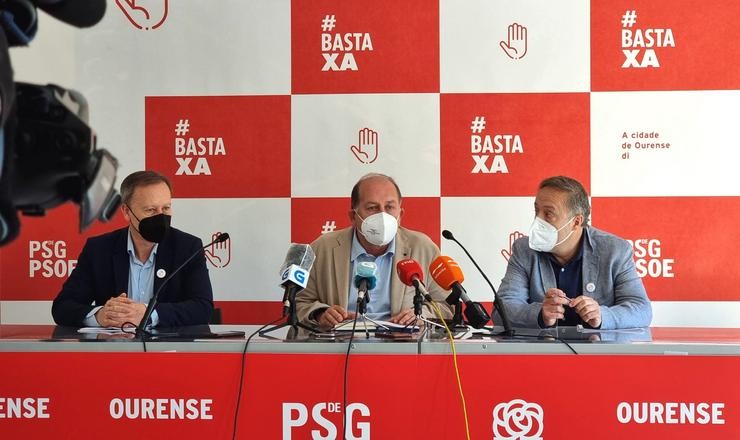 O secretario xeral do PSOE ourensán, Rafael Rodríguez Villarino; o senador Xoaquín Fernández Leiceaga; e o deputado autonómico Juan Carlos Francisco Rivera. PSDEG