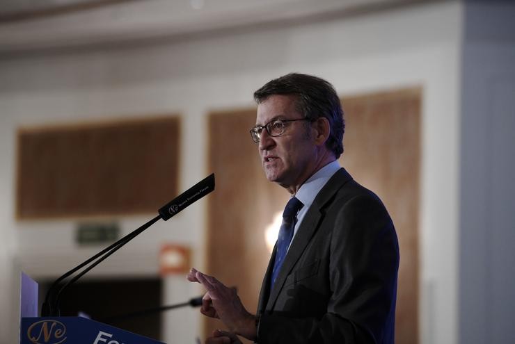 O presidente da Xunta de Galicia, Alberto Núñez Feijoo, intervén nun almorzo informativo organizado por Nueva Economía Forum, a 8 de xuño de 2021, en Madrid 