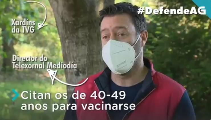 Fotograma da metraxe coa que Defende a Galega acusa á CRTVG de facer pasar o director de informativos de mediodía por un cidadán calquera, sen citar cargo nin nome, para falar da vacinación do Sergas/Defende a Galega - Twitter