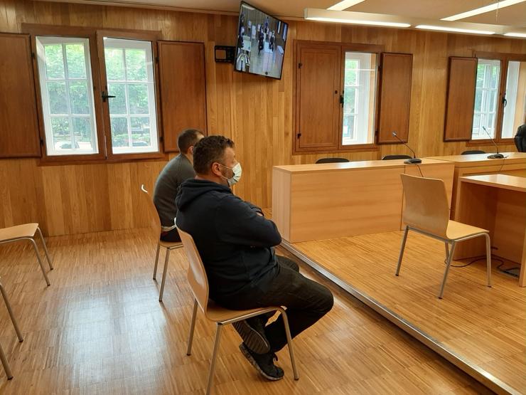 ACEPTAN TRES ANOS E MEDIO POR TRÁFICO DE DROGAS, O DONO DUN PUB EN MONFORTE E UN CAMAREIRO QUE CHEGARON A OFRECER COCAÍNA A AXENTES DA GARDA CIVIL / Europa Press