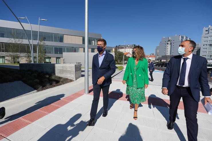 O presidente da Xunta, Alberto Núñez Feijóo, e a alcaldesa de Narón, Marián Ferreiro, inauguran o novo centro de saúde desta localidade coruñesa.. ANA VARELA/XUNTA / Europa Press