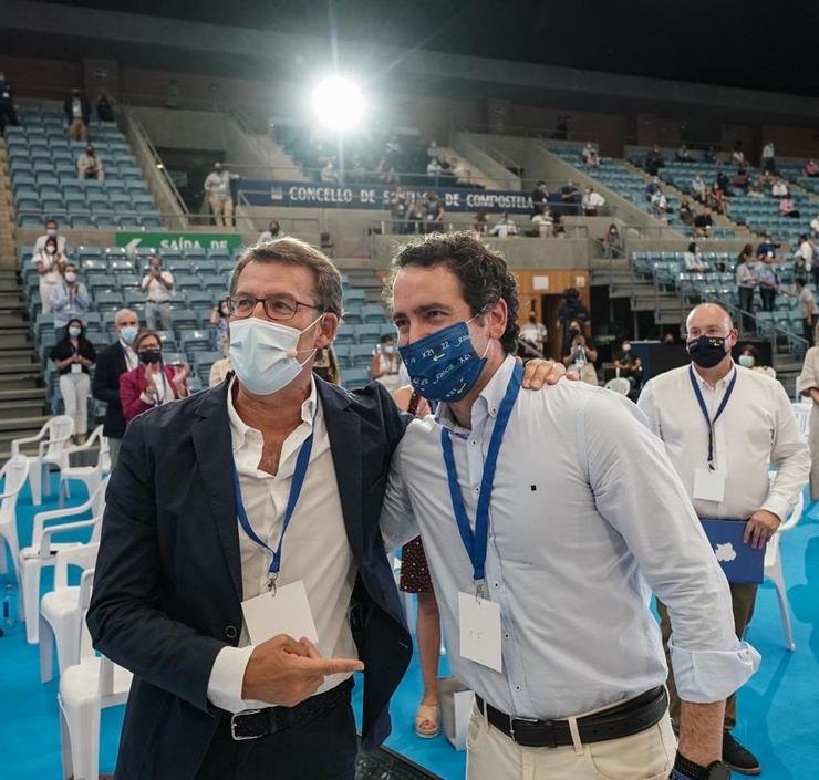 O presidente da Xunta de Galicia, Alberto Núñez Feijóo, xunto ao secretario xeral do PP, Teodoro García Egea, no congreso do PP de Galicia. En Santiago, 16 de xullo de 2021.. TAREK (PP)