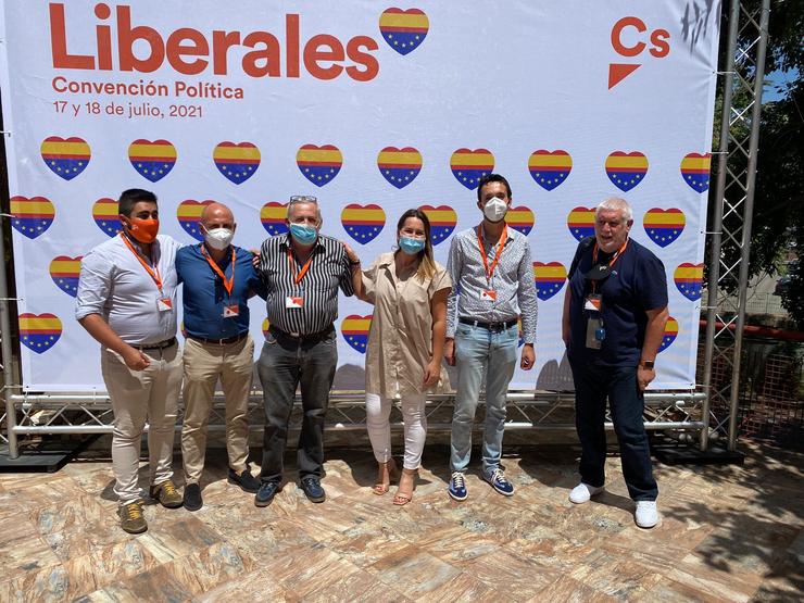 A coordinadora de Cidadáns Galicia, Beatriz Piñeiro, coa delegación galega presente na Convención Nacional do partido.. CIDADÁNS GALICIA 