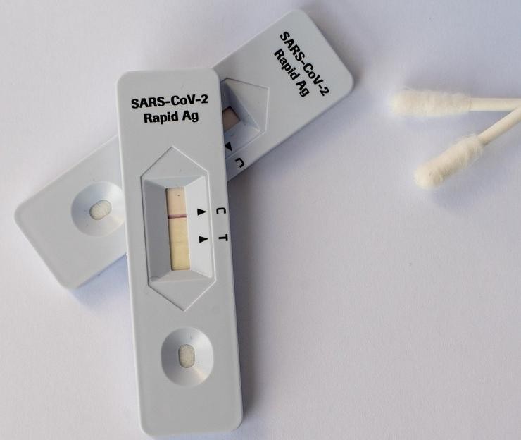 L'Hospitalet de Llobregat (Barcelona) fai desde este luns test de antígenos gratuítos en 19 farmacias da cidade a profesionais e participantes do lecer educativo de verán. CONCELLO DE L'HOSPITALET DE LLOBREGAT