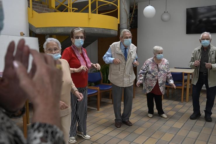 Arquivo - Varios anciáns nunha das salas da Residencia de maiores de Carballo, na Coruña, Galicia (España).. M. Dylan - Europa Press - Arquivo / Europa Press
