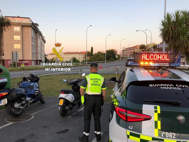 Control da Garda Civil de Tráfico en Galicia.. GARDA CIVIL