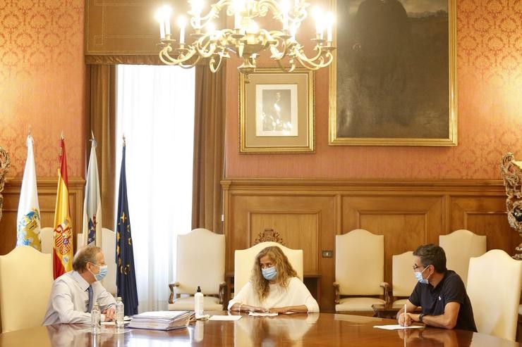 A presidenta da Deputación de Pontevedra, Carmela Silva, no centro.. RAFA ESTEVEZ/DEPUTACIÓN DE PONTEVEDRA / Europa Press