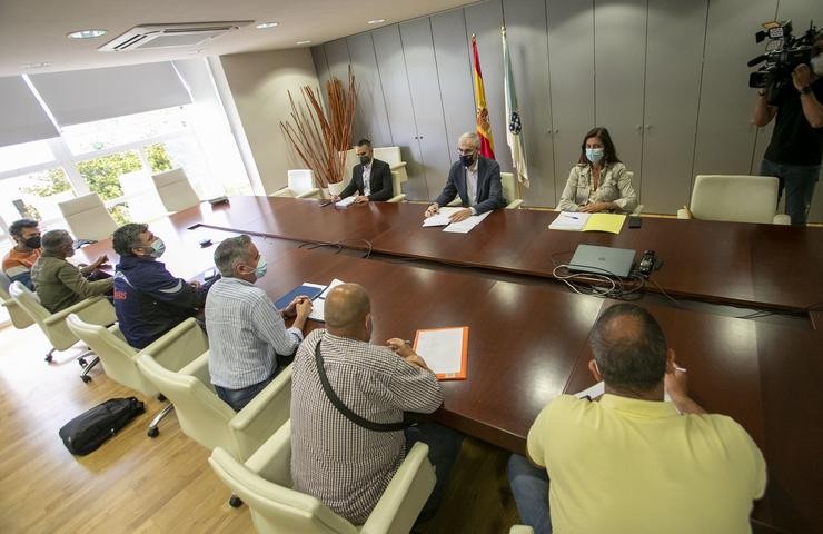 O vicepresidente segundo durante a reunión co comité de empresa de Barreiras. XUNTA / Europa Press