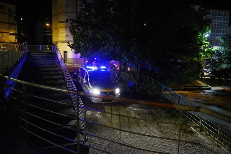 Un vehículo da Policía Local facendo unha rolda de vixiancia nocturna / Rosa Veiga - Europa Press.