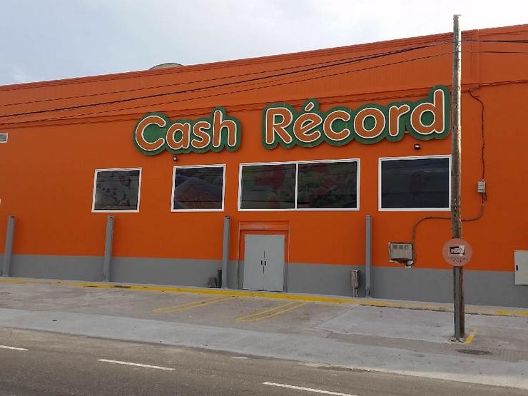 Unha tenda de Cash Récord en Lugo 