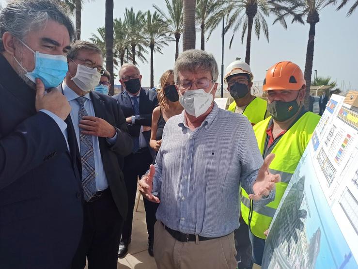 Rodríguez Uribes visita as obras no BIC do Cable Inglés, en Almería. SUBDELEGACIÓN 