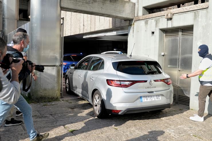 Un vehículo leva aos primeiros detidos para declarar como presuntos autores da malleira que causou a morte a Samuel Luiz na Coruña o pasado 3 de xullo, a 9 de xullo de 2021, na Coruña, Galicia, (España).. M. Dylan - Europa Press 