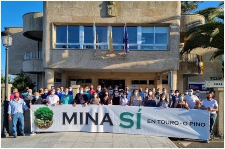Veciños de Touro e O Pino piden a reapertura da mina tras a negativa da Xunta por cuestións ambientais. ASOCIACIÓN VECIÑOS DE TOURO 