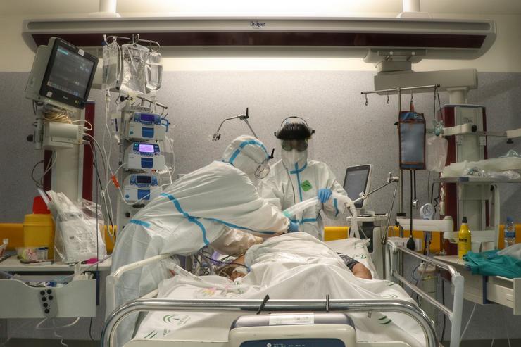 Arquivo - Paciente hospitalizado por COVID-19.. XUNTA DE ANDALUCÍA - Arquivo / Europa Press