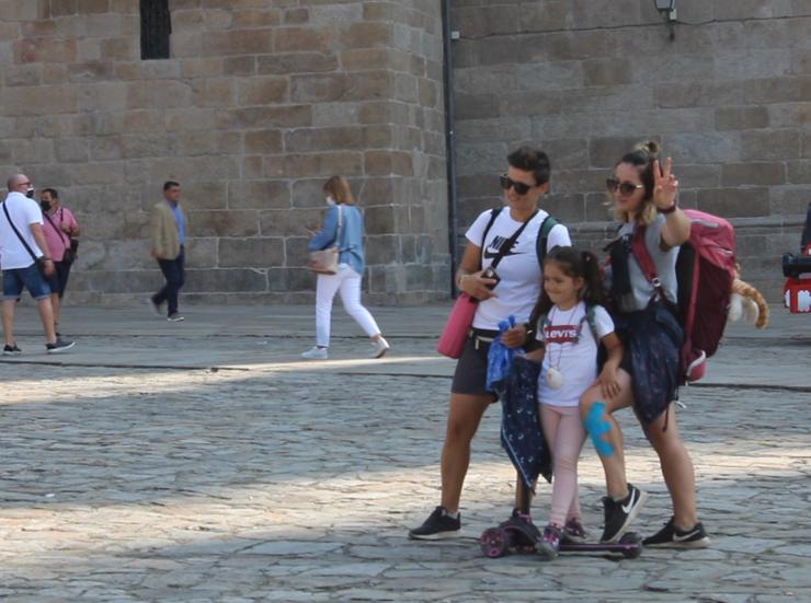 Natalia, nena de 5 anos que fixo o Camiño Primitivo en patinete  