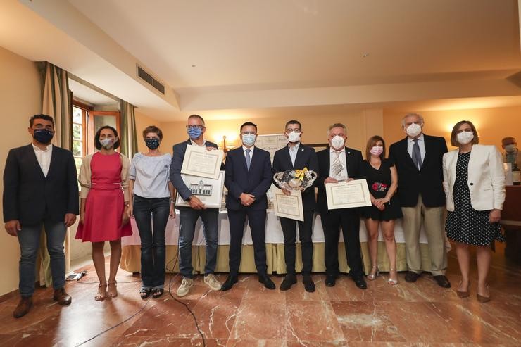 O conselleiro de Medio Rural, José González, participa no acto de entrega de premios ás adegas gañadoras da Cata Concurso da Festa do Albariño. XUNTA / Europa Press