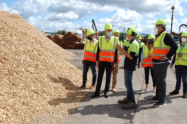 O vicepresidente económico e conselleiro de Economía, Empresa e Innovación, Francisco Conde, visita as instalacións do grupo empresarial Finsa, en San Cibrao das Viñas (Ourense).. XUNTA 