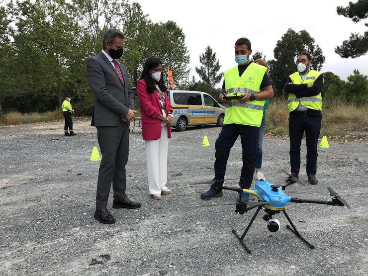 O delegado do Goberno en Galicia, José Miñones, agarraches á presentación dun dron para o seu uso nas estradas de Lugo. DELEGACIÓN DO GOBERNO EN GALICIA / Europa Press
