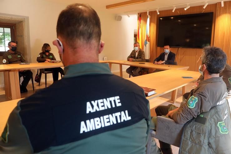 José González nunha reunión coa nova Unidade de Investigación de Incendios Forestais (UIFO). PEPE FERRIN 