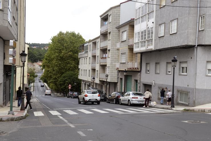 Edificio desde onde onte caeu unha adolescente, a 10 de setembro de 2021, no Carballiño, Ourense, Galicia (España).. Rosa Veiga - Europa Press 