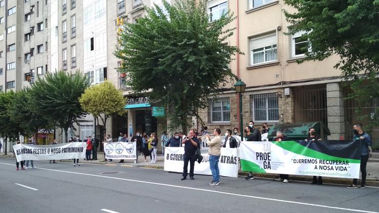 O sector da verbena protesta ante o Parlamento 