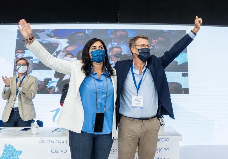 A presidenta do PP de Lugo, Elena Candia, co candidato a presidente do Goberno, Alberto Núñez Feijóo, no Congreso Provincial do partido / PP