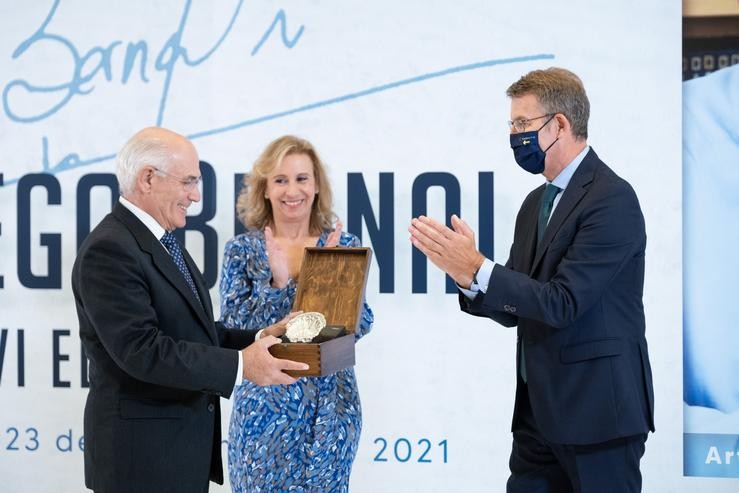 O presidente da Xunta, Alberto Núñez Feijóo, participa no acto de entrega do Premio Diego Bernal 2021, da Asociación de Xornalistas de Galicia, a Arturo Maneiro. DAVID CABEZÓN @ XUNTA DE GALICI 