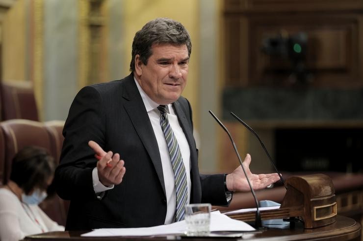 O ministro de Inclusión, Seguridade Social e Migracións, José Luís Escrivá, intervén nunha sesión de control ao Goberno no Congreso. Eduardo Parra - Europa Press