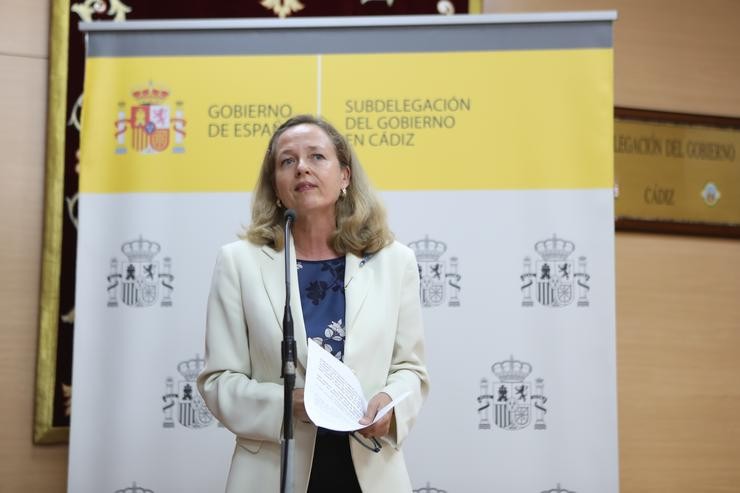 A vicepresidenta para Asuntos Económicos e Transformación Dixital do Goberno de España, Nadia Calviño, durante a rolda de prensa. A 17 de agosto de 2021, en Cádiz (Andalucía, España).. Nacho Frade - Europa Press 