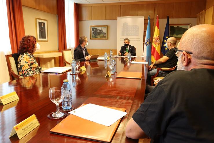 O delegado do Goberno en Galicia, José Miñones, reúnese coa plataforma Casalonga Limpa de Residuos.. DELEGACIÓN DO GOBERNO / Europa Press