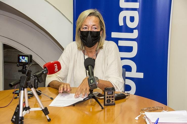 A portavoz municipal do PP no Concello da Coruña, Rosa Galego, en rolda de prensa. PP 