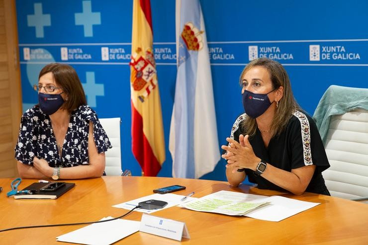 A conselleira de Infraestruturas e Mobilidade, Ethel Vázquez, e a directora de Augas de Galicia, Teresa Gutiérrez, presentan o anteproxecto de lei. XUNTA 