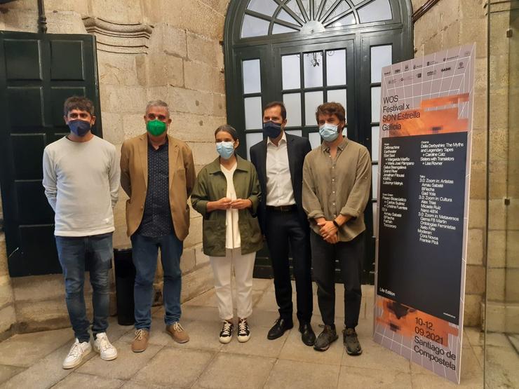 A concelleira de Acción Cultural, Mercedes Rosón, o director da Agadic, Jacobo Sutil; o alcalde de Ames, Blas García; o representante de SON Estrela Galicia, Juan Martínez Inchausti; e o director do festival WOS, Iván Arias. CONCELLO DE SANTIAGO / Europa Press