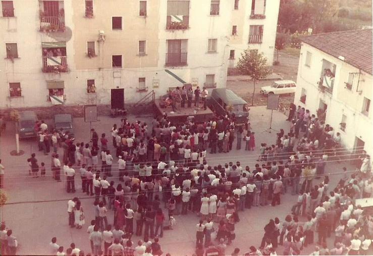 Foto Pancho (actuación Fuxan os Ventos no Barco de Valdeorras no 1978).