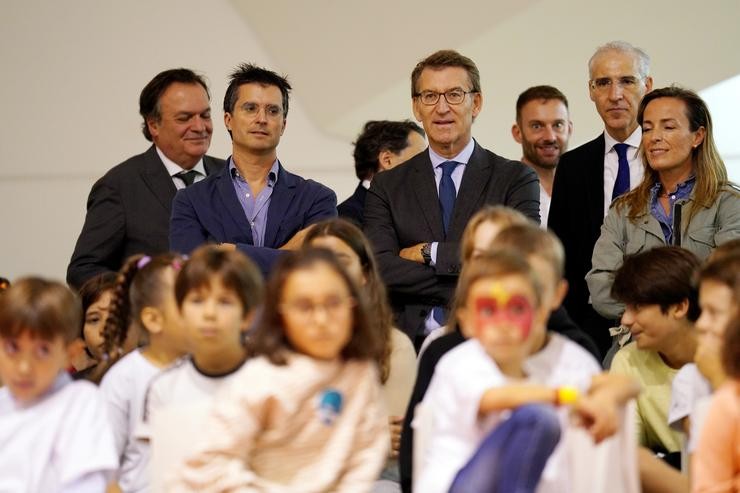 O presidente do PP, Alberto Núñez Feijóo, participa xunto ao candidato do PP ao concello de Santiago, Borja Verea , e ao vicepresidente da Xunta, Francisco Conde, no XIII Congreso Nacional de Familias Numerosas en Santiago de Compostela 