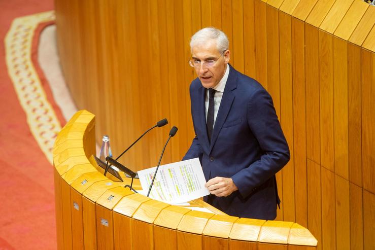 O vicepresidente primeiro da Xunta, Francisco Conde, comparece no pleno do Parlamento de Galicia para abordar a situación dos fondos Next Generation. XOÁN CRESPO/XUNTA / Europa Press