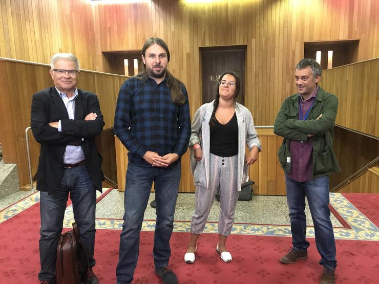 Xan Xove, xunto aos exdeputados do Grupo Común da Esquerda Manuel Lago e  Luca Chao, e o exalcalde da Coruña Xulio Ferreiro 