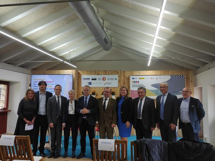 Respresentantes políticos e responsables da presentación do informe 'A Economía Social en España en cifras' 