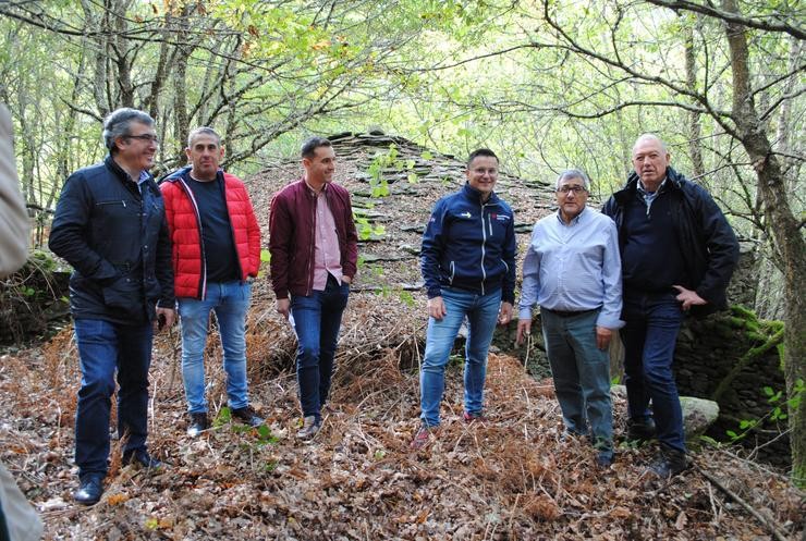 O conselleiro do Medio Rural, José González, durante a súa visita aos posibles polígonos agroforestais en Paradela (Lugo). CONSELLERÍA DE MEDIO RURAL 