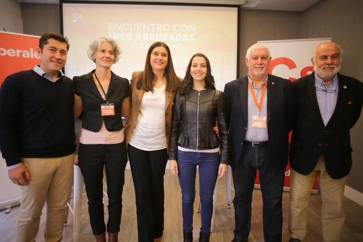 A Presidenta nacional de Ciudadanos, Inés Arrimadas, visita a cidade xunto aos concelleiros Olga Louzao e Juan Vidal / CARLOS CASTRO