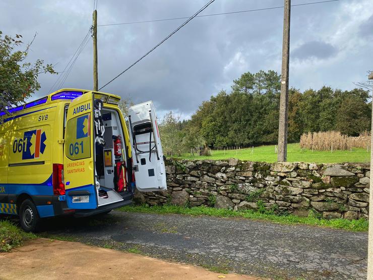 Ambulancia nunha emerxencia no rural galego 