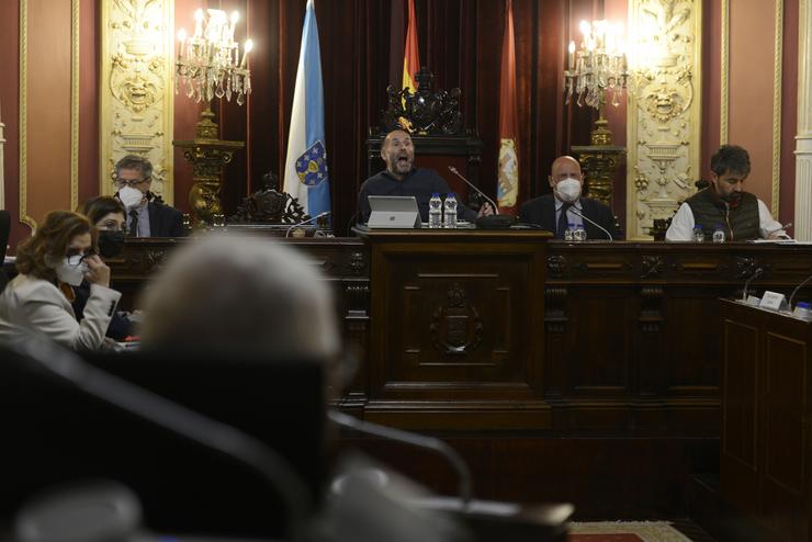 O alcalde de Ourense, Gonzalo Pérez Jácome (c), intervén durante un pleno no Concello de Ourense, a 6 de maio de 2022, en Ourense, Galicia (España). Rosa Veiga - Europa Press - Arquivo