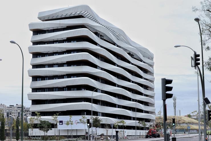 Edificio de vivendas / Eduardo Parra